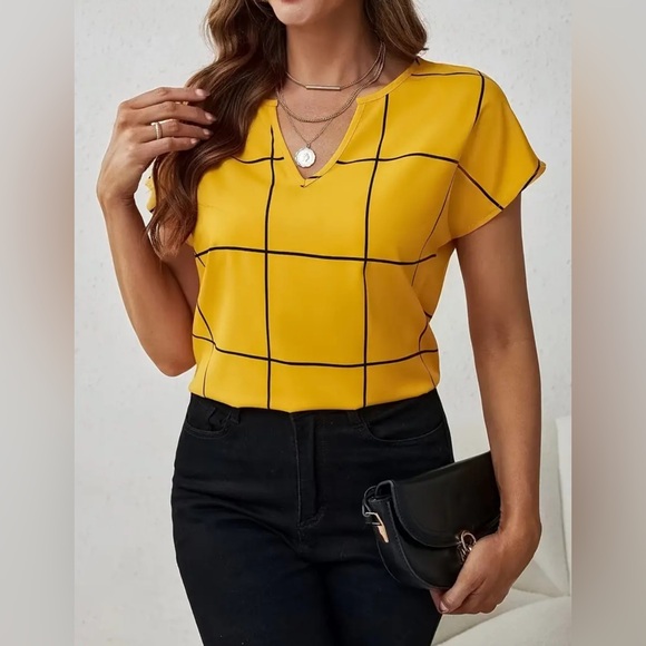 Plaid Butter Yellow Print Notched Neck Blouse, Casual Short Sleeve Blouse - Picture 4 of 5